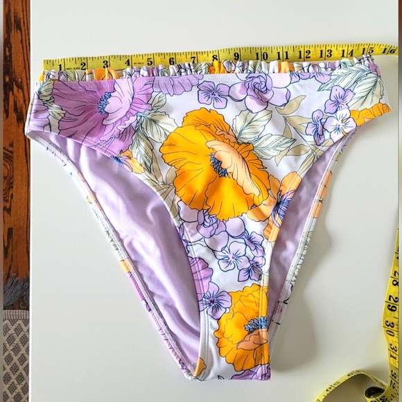 Bikini - Picture 5 of 5